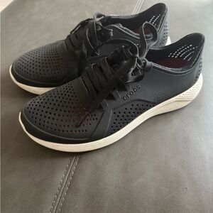 Crocs Women's Literide Black Sneakers-size 8 EUC